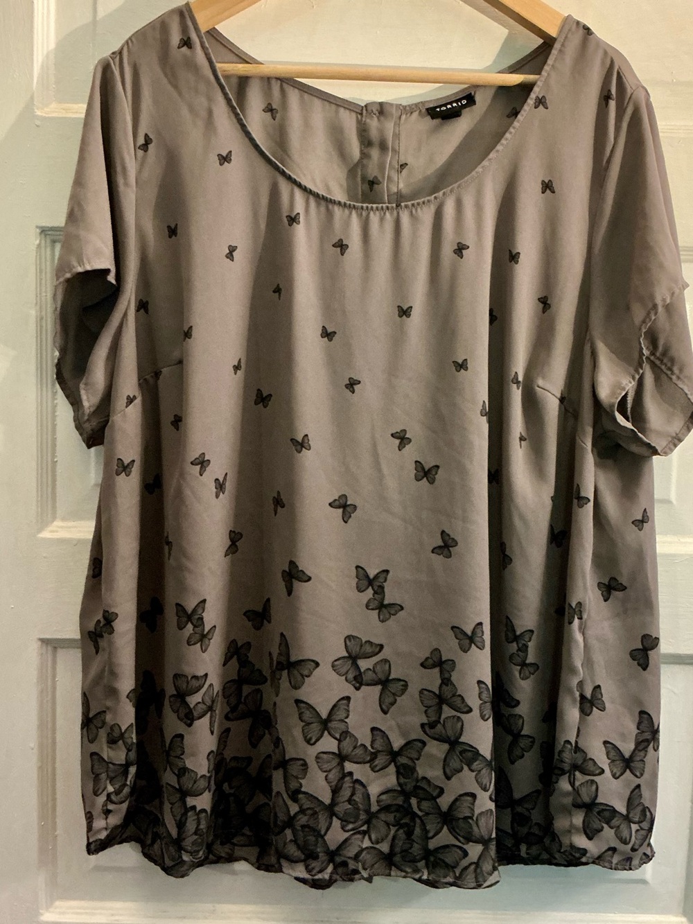 Torrid Butterfly Print Blouse Size 3 (3X) Plus Size Gray Black Flutter Sleeve